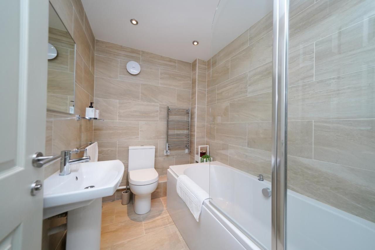 Castle Townhouse Kenilworth - Private Parking - 24 Hr Gym Access - Town Centre Lejlighed Eksteriør billede