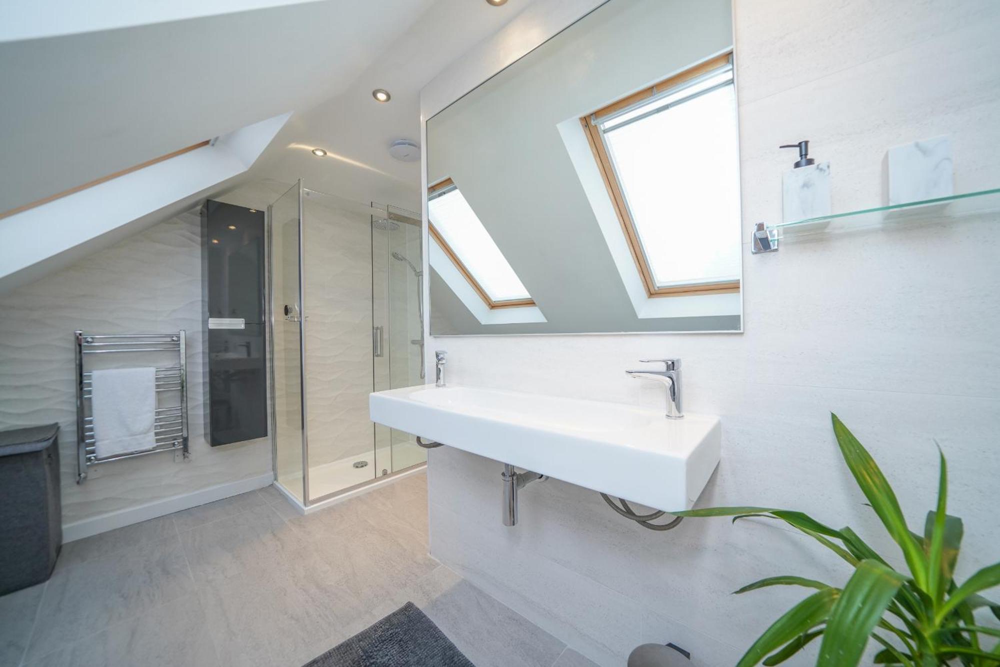 Castle Townhouse Kenilworth - Private Parking - 24 Hr Gym Access - Town Centre Lejlighed Værelse billede